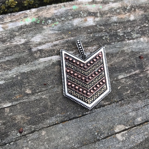 Wrangler Rocker 47 Jewelry - Picture 5 of 7